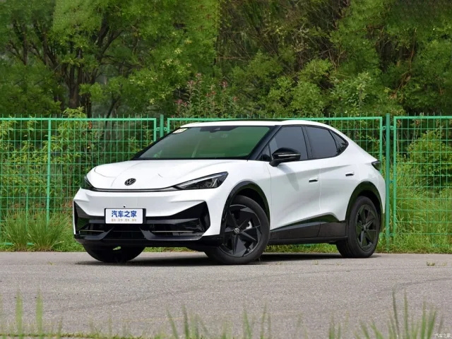 Бестселери авторинку України: названо топ-10 моделей грудня 2025