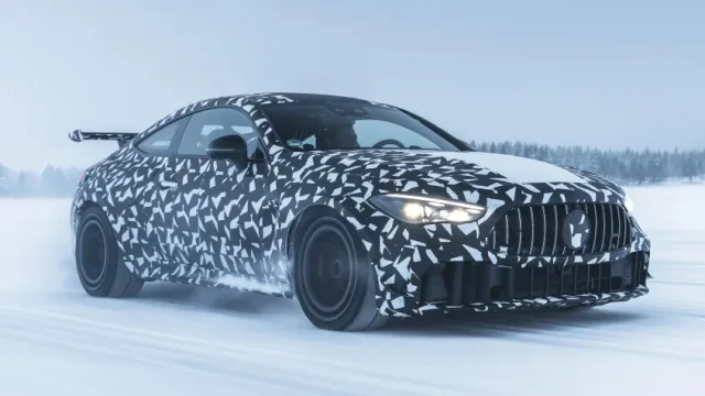 Mercedes-AMG повертає V8, але у люксовій лінійці Mythos
