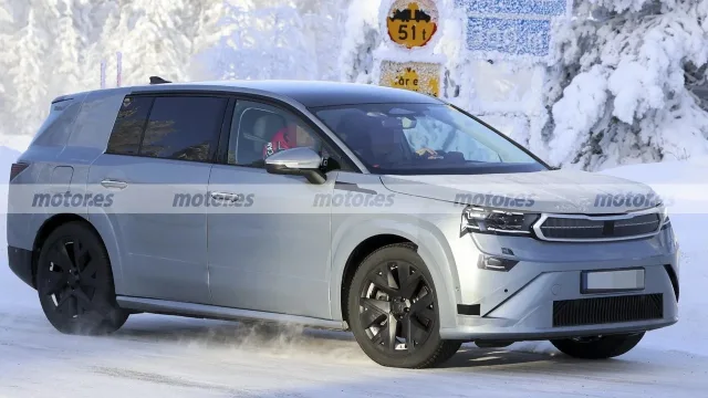 Новий найбільший електрокросовер від Skoda потрапив на камери під час тестів