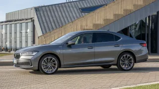Skoda Superb отримала гібридну установку на 270 сил з витратою лише 2 л на 100 км