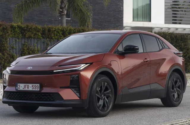 Абсолютно новий кросовер Toyota C-HR+ дебютував для ринка Європи