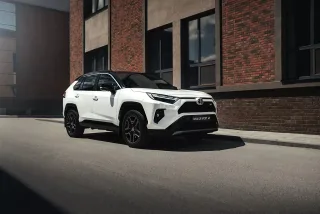 Майже 40% покупців нових авто у Європі обрали гібриди
