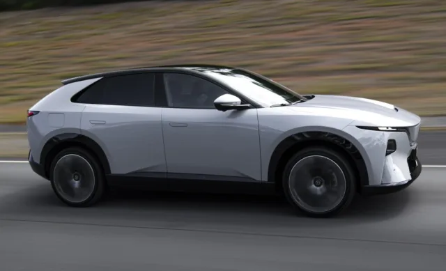 Глобальна версія кросовера Mazda CX-6e 2026: відома ціна