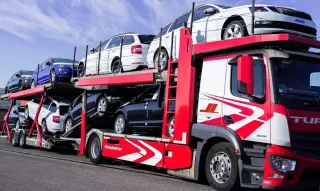 Імпорт автомобілів в Україну 2023: Зростання ринку та виклики на кордоні з Польщею