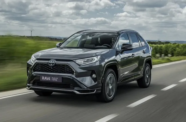 Попит на гібридні авто в Україні зріс на 42%: які моделі у лідерах