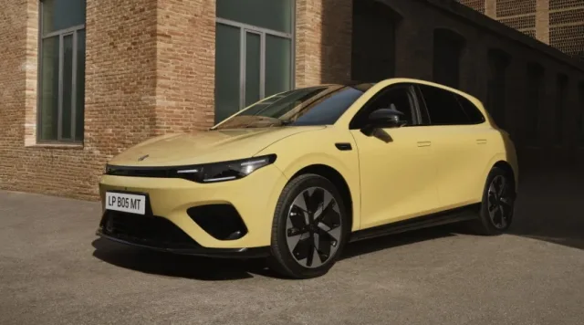 Stellantis представив на ринку хетчбек Leapmotor B05, дешевший за Peugeot E-308 на 13000 євро