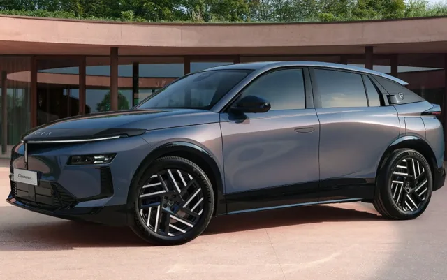 Lancia представила гібридний кросовер під старою назвою Gamma