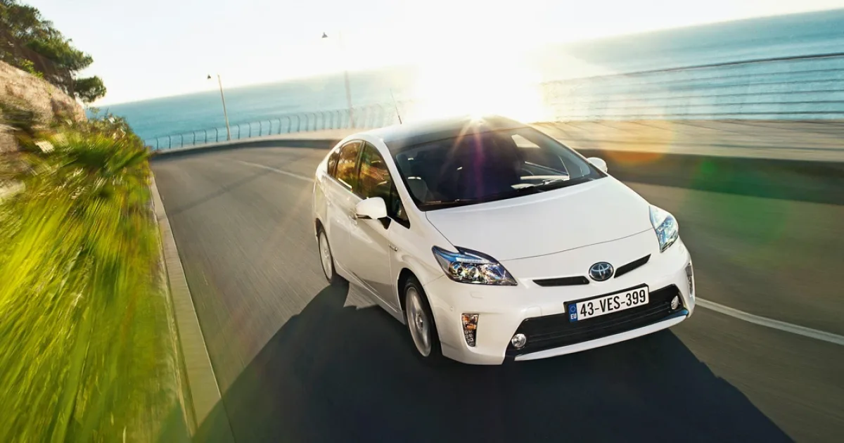Toyota Prius III 2009-2015.jpg