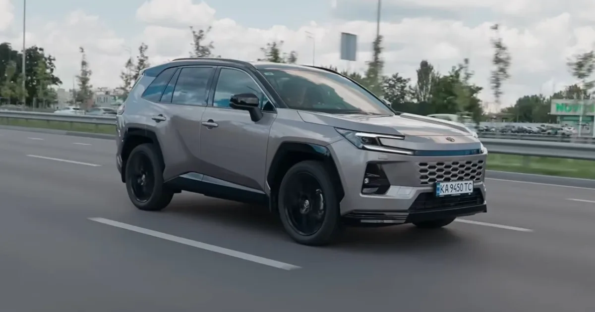 Toyota RAV4 6.jpg