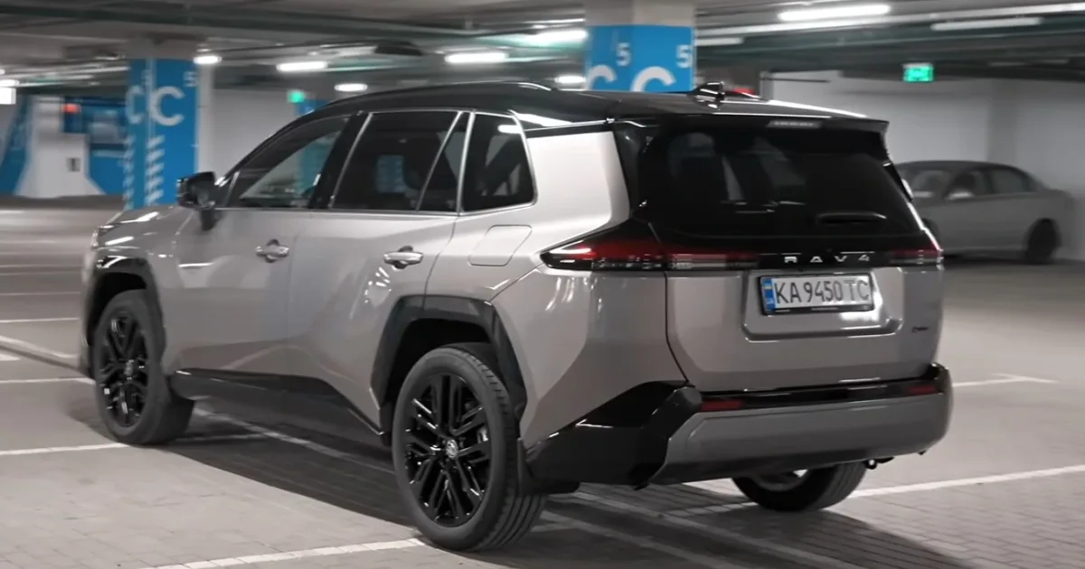 Toyota RAV4 1.jpg