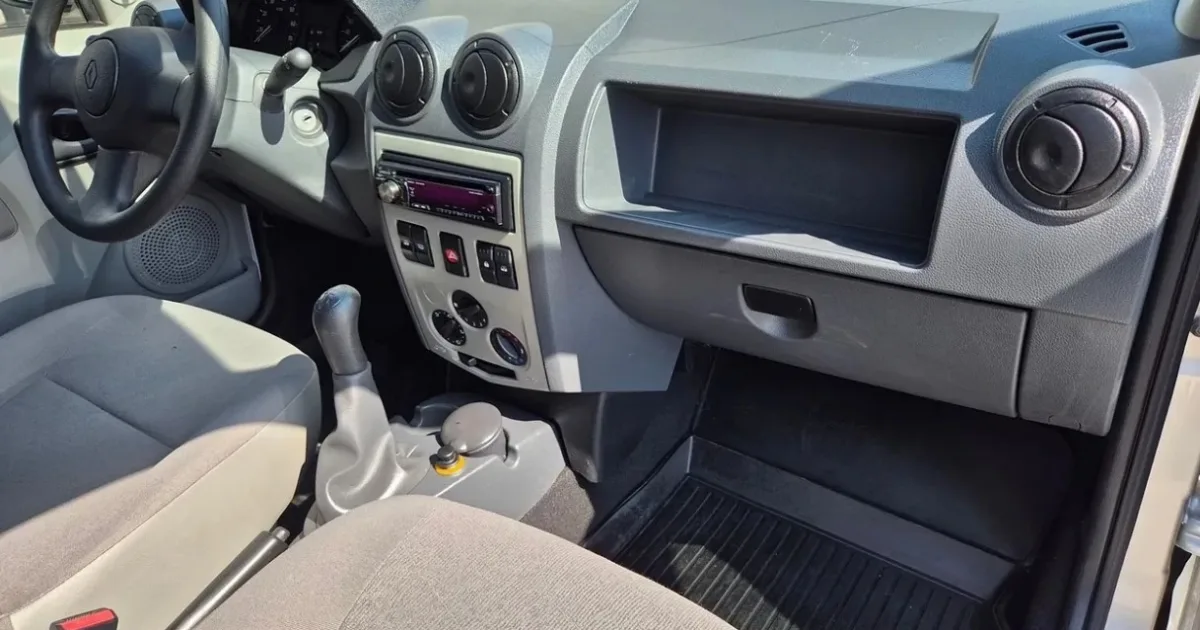 Renault Logan MCV 2009 3.jpg