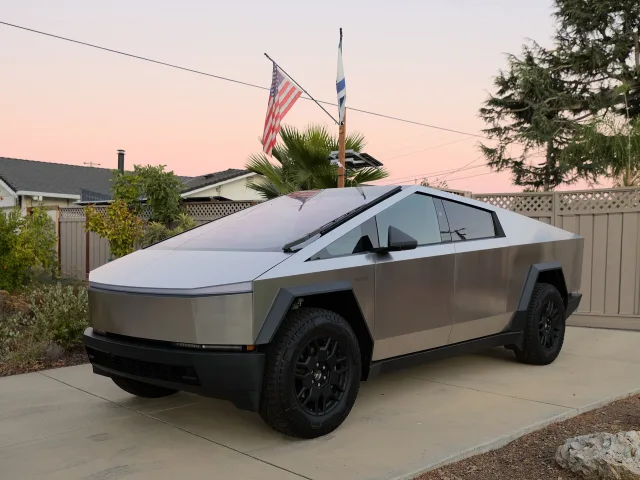Tesla Cybertruck пікап — 2