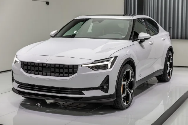 Polestar 2 ліфтбек