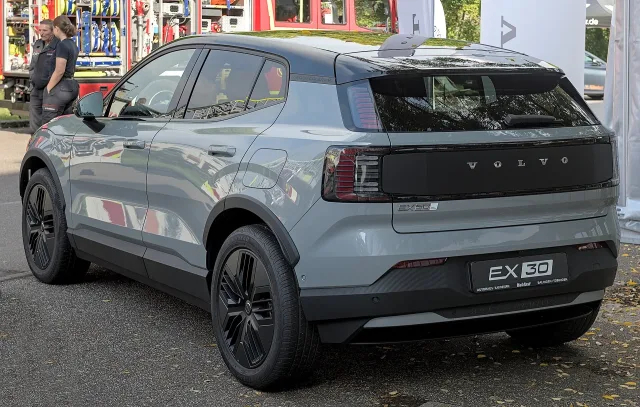 Volvo EX30 кросовер — 3