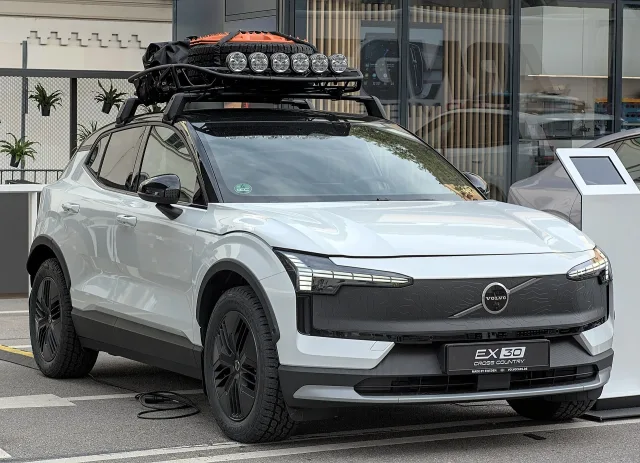 Volvo EX30 кросовер — 4
