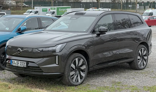 Volvo EX90 кросовер — 3