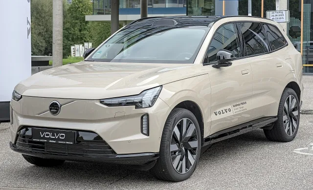 Volvo EX90 кросовер — 4