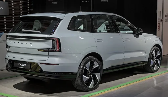 Volvo EX90 кросовер — 5