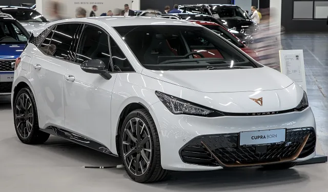 Cupra Born hatchback — 4