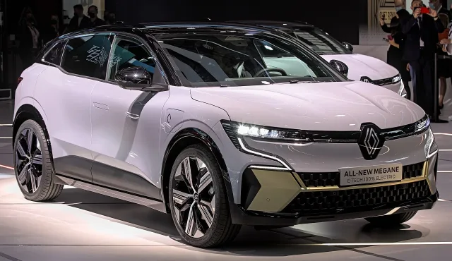 Renault Megane E-Tech хетчбек — 2