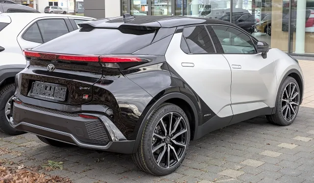 Toyota C-HR II покоління — 3