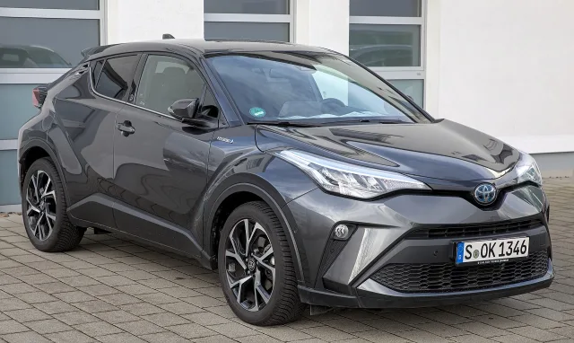 Toyota C-HR+ кросовер