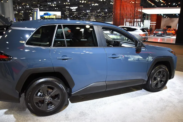 Toyota RAV4 VI покоління — 3