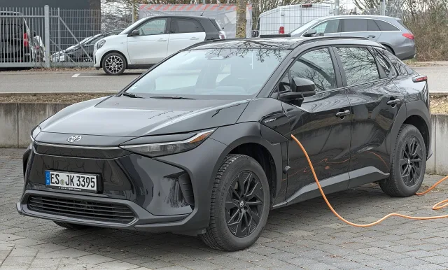 Toyota bZ4X кросовер — 5