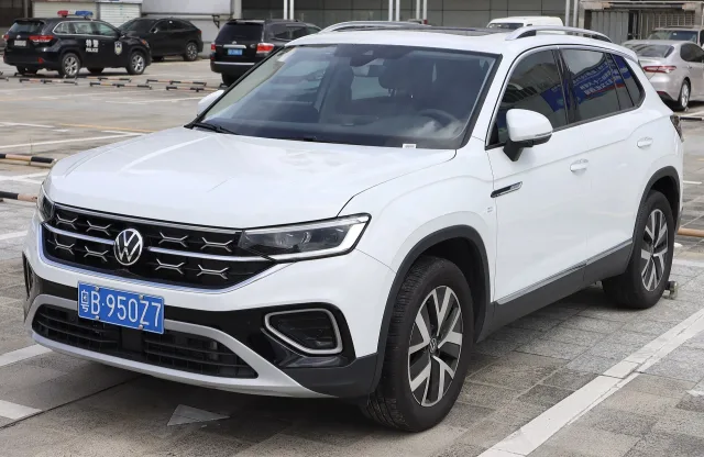 Volkswagen Tayron кросовер — 2