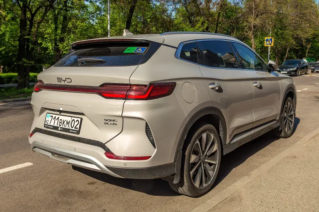 BYD Song Plus кроссовер