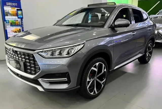 BYD Song Plus кроссовер — 4