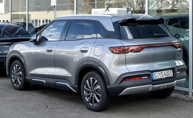 BYD Yuan Up кроссовер — 3