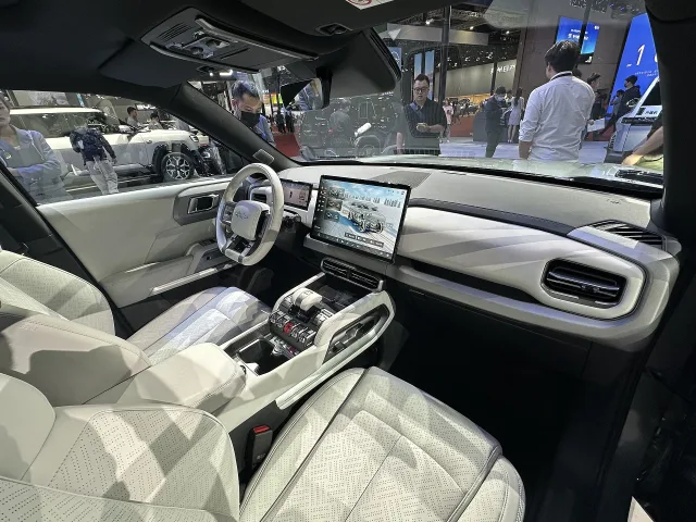 BYD Leopard 3 кроссовер