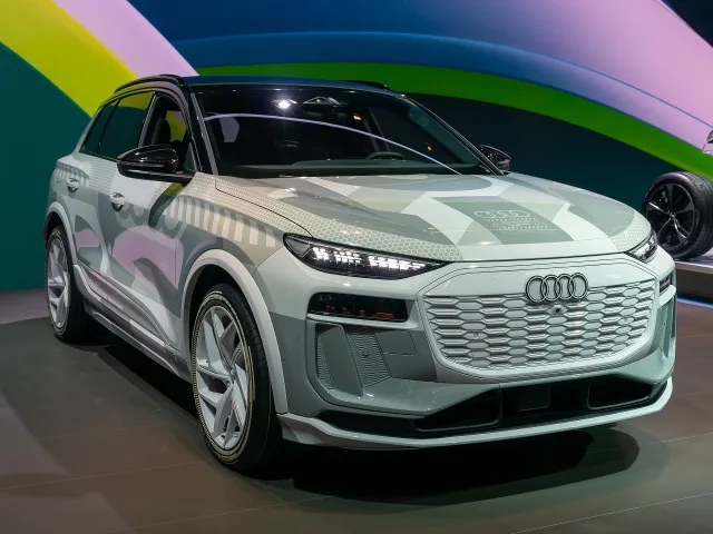 Audi Q6 e-tron кросовер — 2