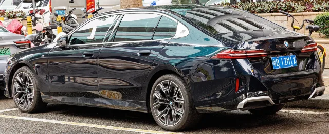 BMW 5 Series G60 — 4