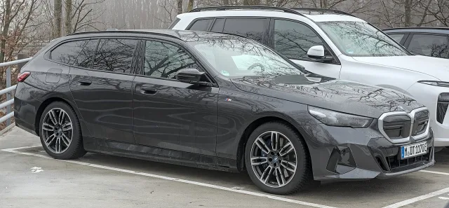 BMW i5 седан — 4