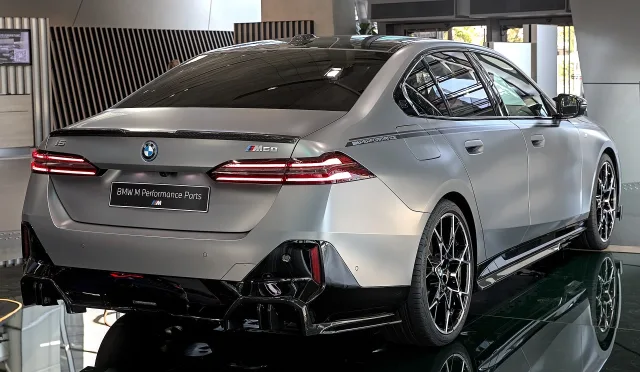 BMW i5 седан — 5