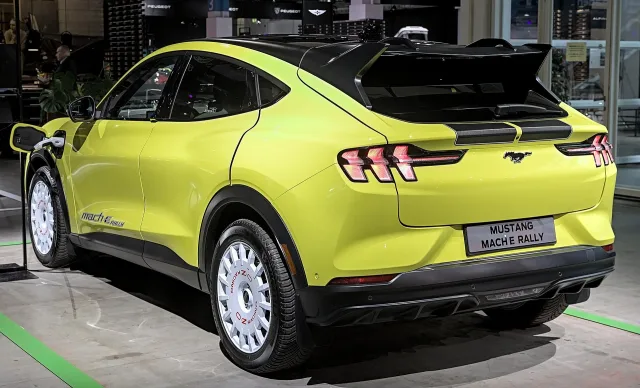 Ford Mustang Mach-E кросовер — 3