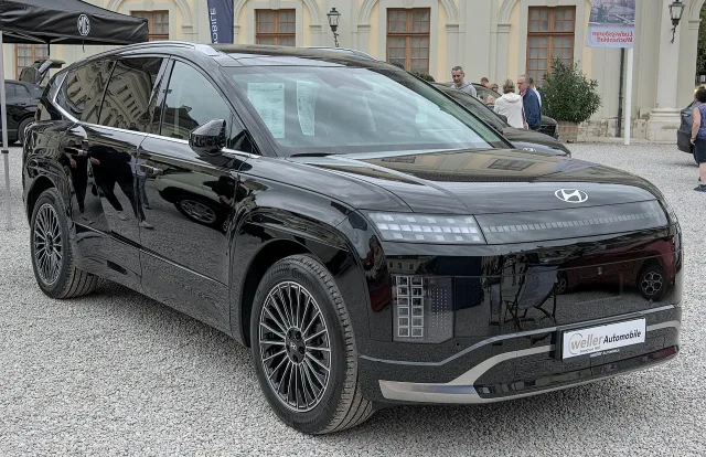 Hyundai Ioniq 9 кроссовер — 2