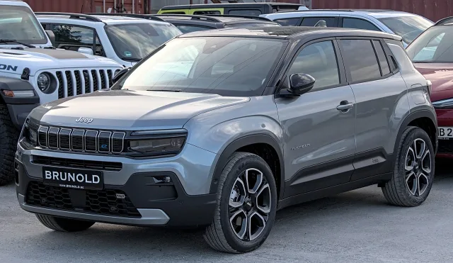 Jeep Avenger кросовер — 4