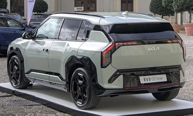KIA EV3 кроссовер — 4