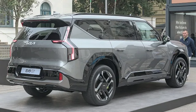 KIA EV9 кроссовер — 2