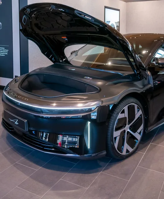 Lucid Air седан — 2