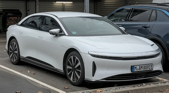 Lucid Air седан — 4