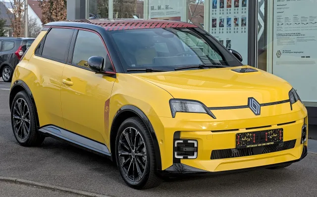 Renault 5 E-Tech хетчбек — 4