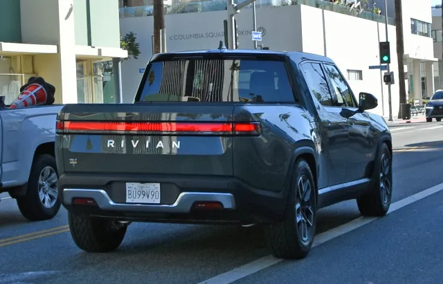 Rivian R1T пікап — 2