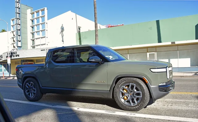 Rivian R1T пікап — 3