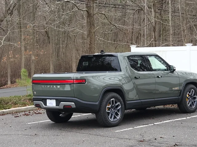 Rivian R1T пікап — 5