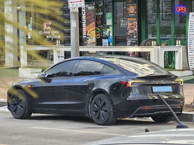 Tesla Model 3 Highland — 2