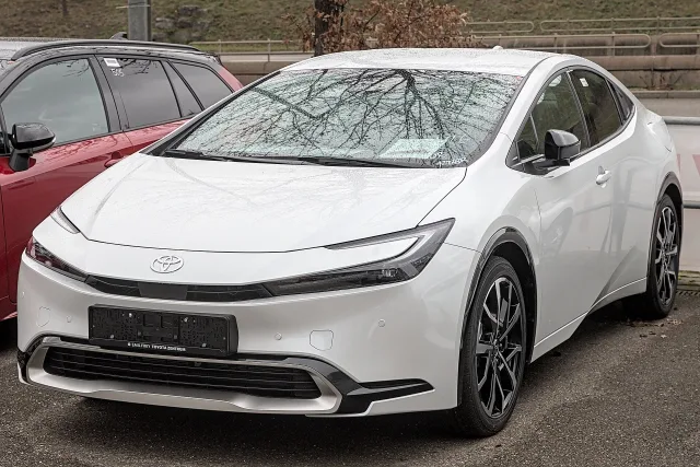 Toyota Prius V покоління (XW60) — 3